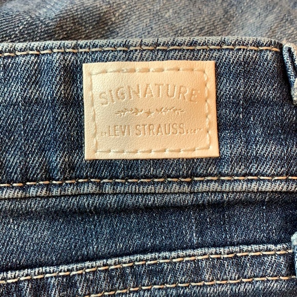 Levi Strauss & Co. High-Rise Shorts - Picture 2 of 5